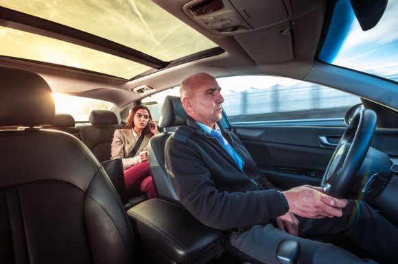 Taxi pour le transport de personnes sur une longue distance